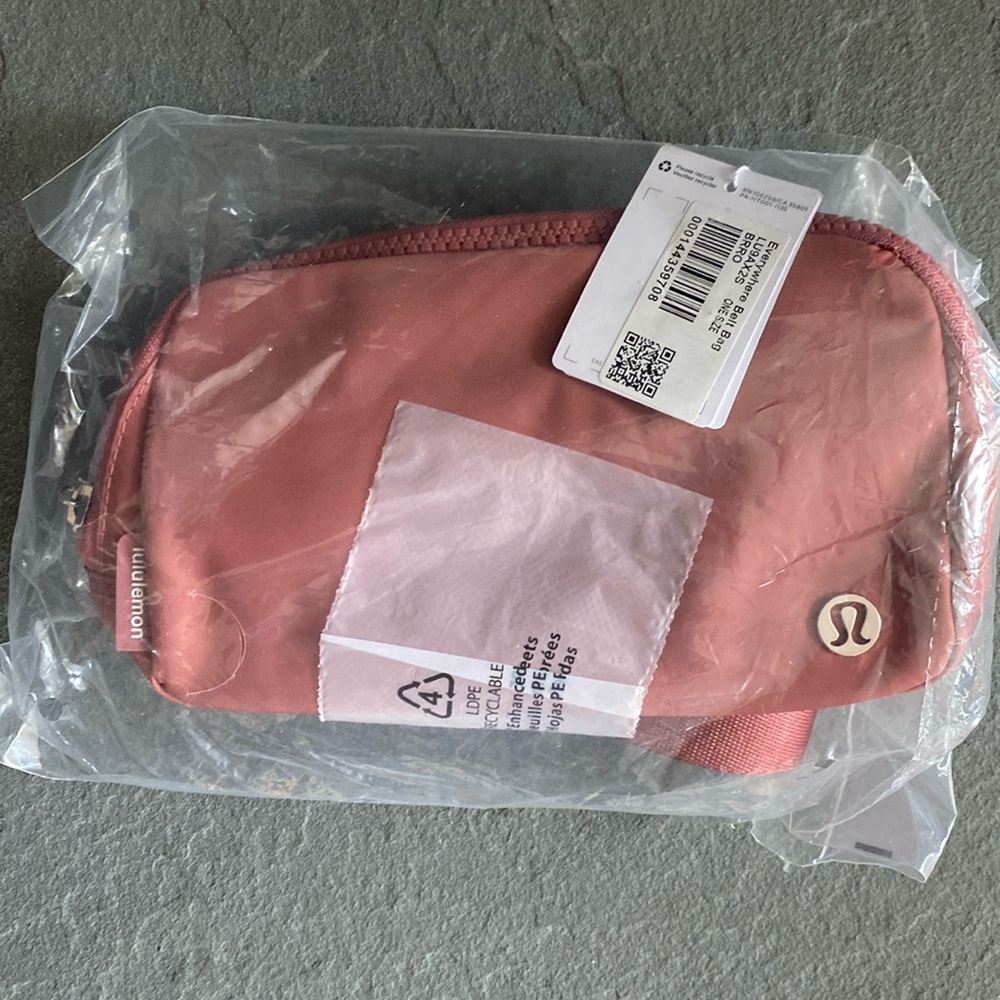 BRIER ROSE EVERYWHERE BELT BAG LULULEMON. Can ship right away!